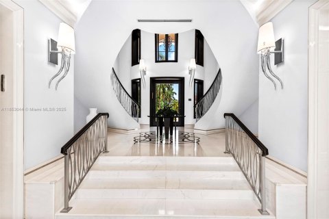 Villa ou maison à louer à Golden Beach, Floride: 8 chambres, 776.01 m2 № 1962191 - photo 13