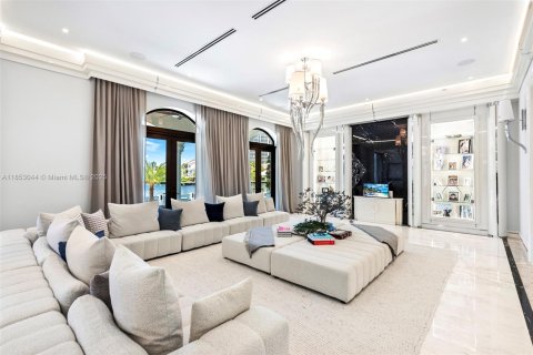 Villa ou maison à louer à Golden Beach, Floride: 8 chambres, 776.01 m2 № 1962191 - photo 21