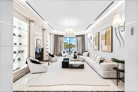 Villa ou maison à louer à Golden Beach, Floride: 8 chambres, 776.01 m2 № 1962191 - photo 14