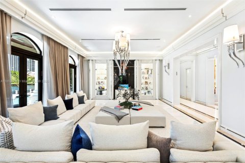 Villa ou maison à louer à Golden Beach, Floride: 8 chambres, 776.01 m2 № 1962191 - photo 24