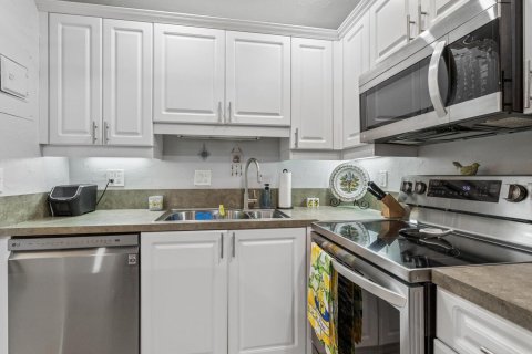 Condo in Pompano Beach, Florida, 2 bedrooms  № 2077442 - photo 9