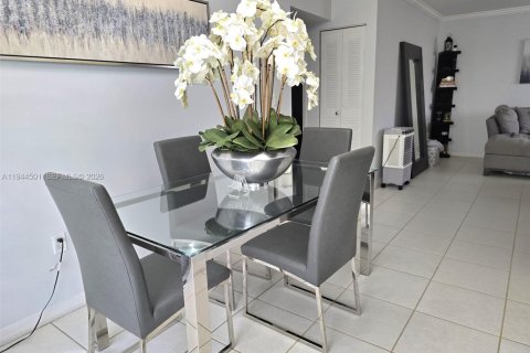 Copropriété à vendre à Hialeah, Floride: 2 chambres, 73.76 m2 № 2008512 - photo 5