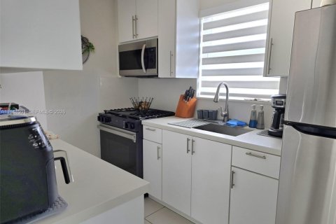 Copropriété à vendre à Hialeah, Floride: 2 chambres, 73.76 m2 № 2008512 - photo 6