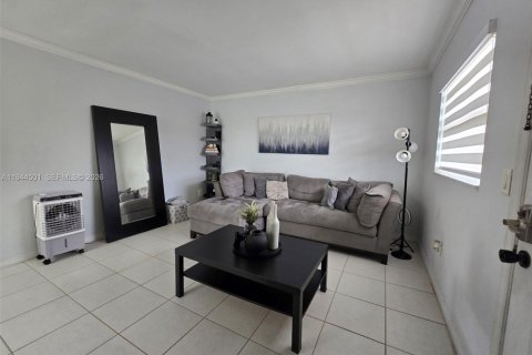 Copropriété à vendre à Hialeah, Floride: 2 chambres, 73.76 m2 № 2008512 - photo 2