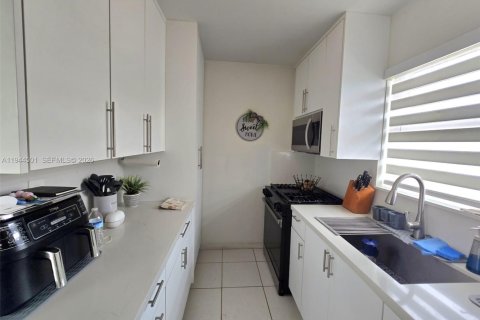Copropriété à vendre à Hialeah, Floride: 2 chambres, 73.76 m2 № 2008512 - photo 10