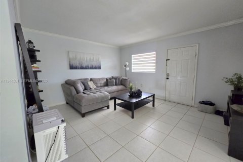Copropriété à vendre à Hialeah, Floride: 2 chambres, 73.76 m2 № 2008512 - photo 1
