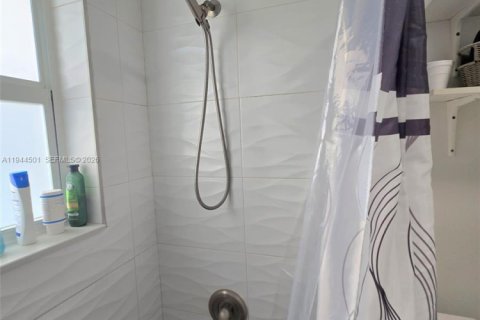 Copropriété à vendre à Hialeah, Floride: 2 chambres, 73.76 m2 № 2008512 - photo 18