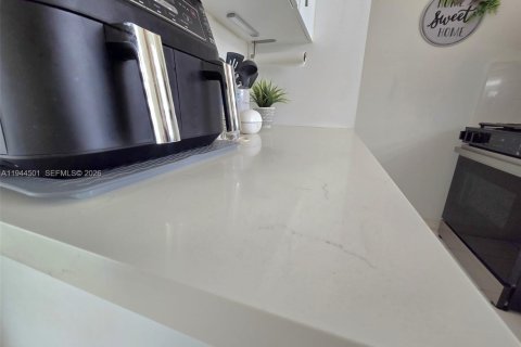 Copropriété à vendre à Hialeah, Floride: 2 chambres, 73.76 m2 № 2008512 - photo 11