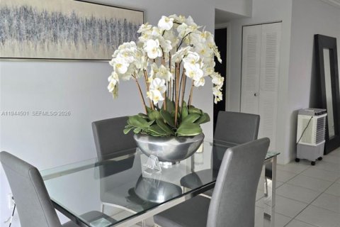 Copropriété à vendre à Hialeah, Floride: 2 chambres, 73.76 m2 № 2008512 - photo 4