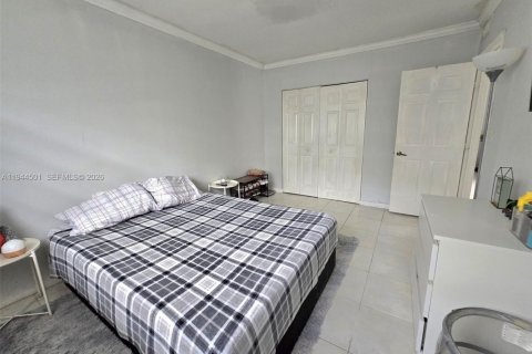 Copropriété à vendre à Hialeah, Floride: 2 chambres, 73.76 m2 № 2008512 - photo 12