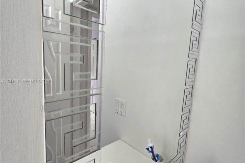 Copropriété à vendre à Hialeah, Floride: 2 chambres, 73.76 m2 № 2008512 - photo 16