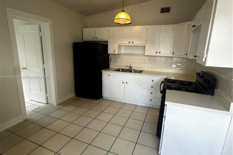 House in Florida City, Florida 4 bedrooms, 128.58 sq.m. № 2067887 - photo 20