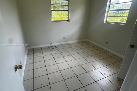 House in Florida City, Florida 4 bedrooms, 128.58 sq.m. № 2067887 - photo 22