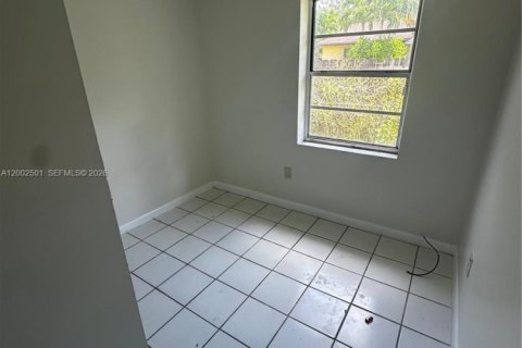 House in Florida City, Florida 4 bedrooms, 128.58 sq.m. № 2067887 - photo 8