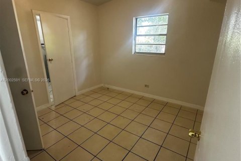 House in Florida City, Florida 4 bedrooms, 128.58 sq.m. № 2067887 - photo 15