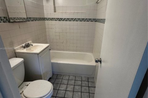 House in Florida City, Florida 4 bedrooms, 128.58 sq.m. № 2067887 - photo 16