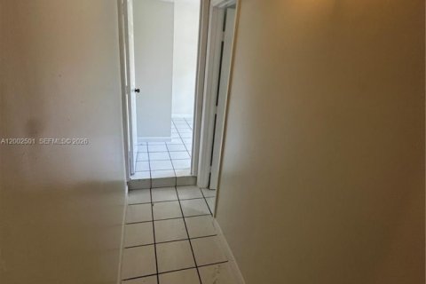 House in Florida City, Florida 4 bedrooms, 128.58 sq.m. № 2067887 - photo 12