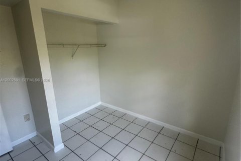 House in Florida City, Florida 4 bedrooms, 128.58 sq.m. № 2067887 - photo 7