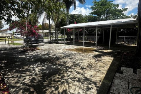 House in Florida City, Florida 4 bedrooms, 128.58 sq.m. № 2067887
