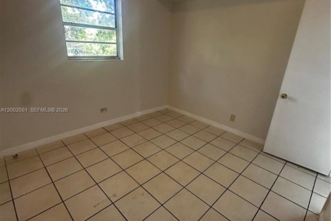House in Florida City, Florida 4 bedrooms, 128.58 sq.m. № 2067887 - photo 14