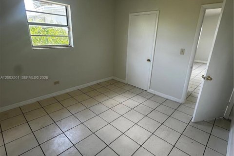 House in Florida City, Florida 4 bedrooms, 128.58 sq.m. № 2067887 - photo 21
