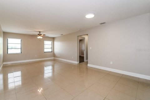 Casa en alquiler en Punta Gorda, Florida, 3 dormitorios, 176.61 m2 № 1893982 - foto 3