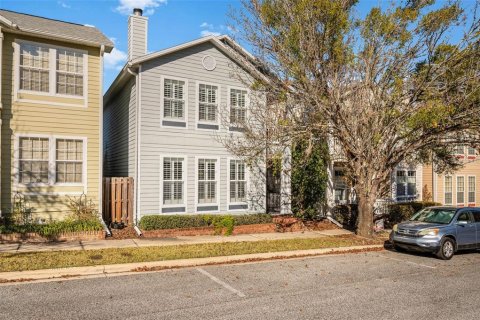 House in Gainesville, Florida 3 bedrooms, 195.09 sq.m. № 2133852