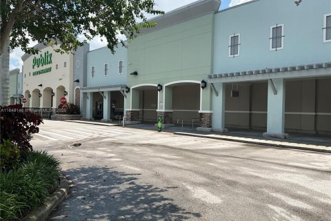 Commercial property in Miami, Florida № 1852077 - photo 11