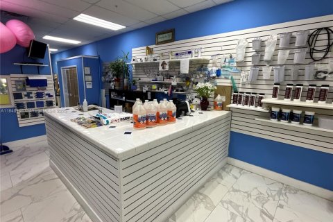 Commercial property in Miami, Florida № 1852077 - photo 5