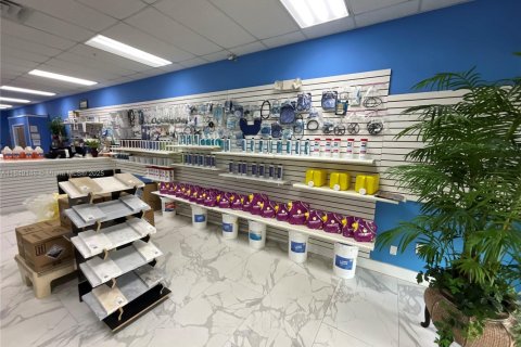 Commercial property in Miami, Florida № 1852077 - photo 3