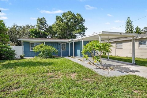 House in Tampa, Florida 3 bedrooms, 83.7 sq.m. № 2369050