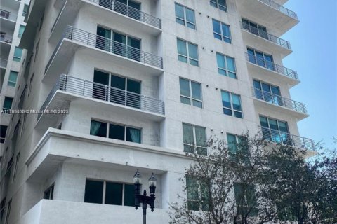 Condo in Miami, Florida, 2 bedrooms  № 1702296 - photo 1