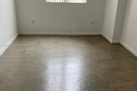 Condo in Miami, Florida, 2 bedrooms  № 1702296 - photo 7