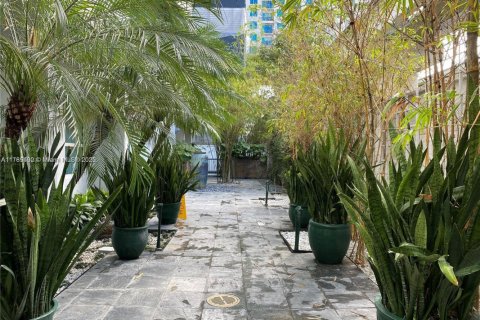 Condo in Miami, Florida, 2 bedrooms  № 1702296 - photo 9