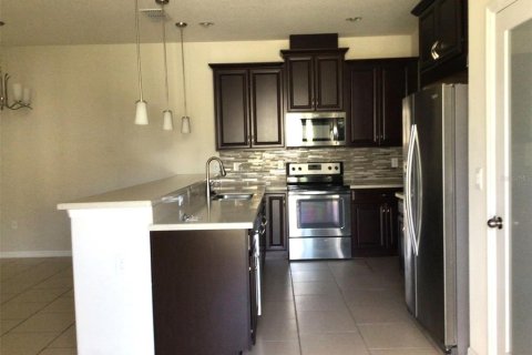 Touwnhouse à vendre à Kissimmee, Floride: 3 chambres, 157.93 m2 № 2412612 - photo 2