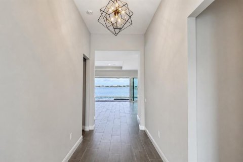 House in Sarasota, Florida 3 bedrooms, 285.95 sq.m. № 2266778 - photo 9