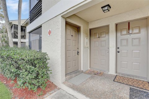 Condo in Pompano Beach, Florida, 2 bedrooms  № 1956615 - photo 13