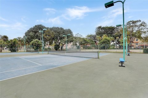 Condo in Pompano Beach, Florida, 2 bedrooms  № 1956615 - photo 15