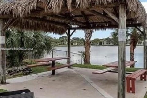 Condominio en venta en Oakland Park, Florida, 2 dormitorios, 82.68 m2 № 2054721 - foto 11