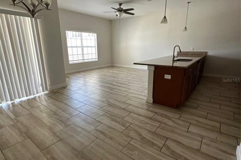 Adosado en venta en Kissimmee, Florida, 4 dormitorios, 177.81 m2 № 1873538 - foto 5