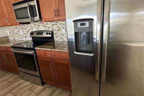 Adosado en venta en Kissimmee, Florida, 4 dormitorios, 177.81 m2 № 1873538 - foto 15