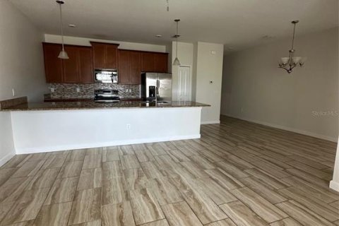 Adosado en venta en Kissimmee, Florida, 4 dormitorios, 177.81 m2 № 1873538 - foto 7