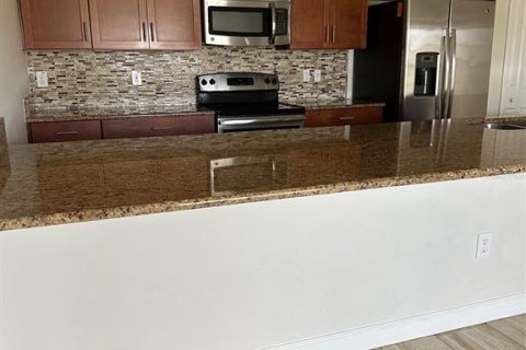 Adosado en venta en Kissimmee, Florida, 4 dormitorios, 177.81 m2 № 1873538 - foto 9