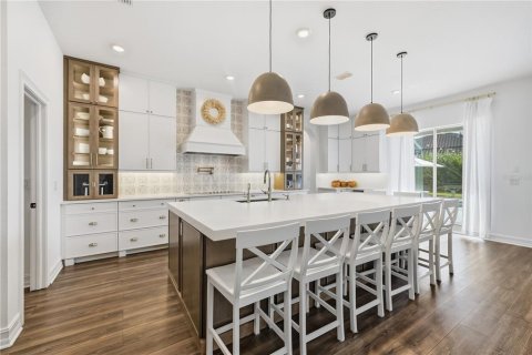 House in Sarasota, Florida 6 bedrooms, 469.71 sq.m. № 2431156 - photo 5