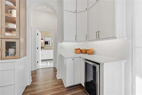 House in Sarasota, Florida 6 bedrooms, 469.71 sq.m. № 2431156 - photo 8