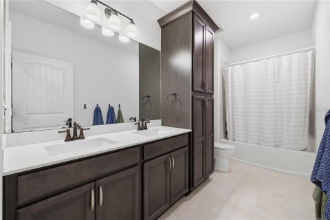 House in Sarasota, Florida 6 bedrooms, 469.71 sq.m. № 2431156 - photo 24