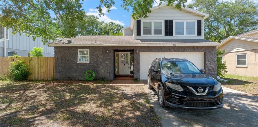 House in Saint Petersburg, Florida 4 bedrooms, 156.17 sq.m. № 1808843