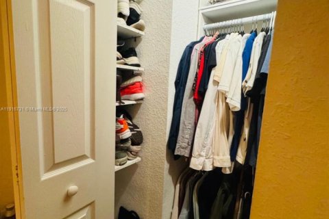 Condominio en alquiler en Miami, Florida, 2 dormitorios, 87.33 m2 № 2016531 - foto 14