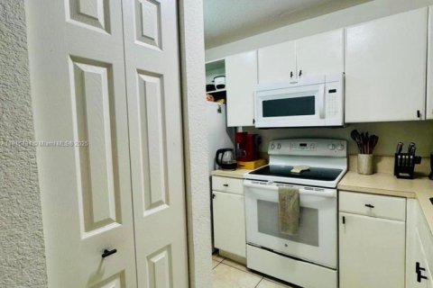 Condominio en alquiler en Miami, Florida, 2 dormitorios, 87.33 m2 № 2016531 - foto 7