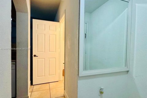 Condominio en alquiler en Miami, Florida, 2 dormitorios, 87.33 m2 № 2016531 - foto 8